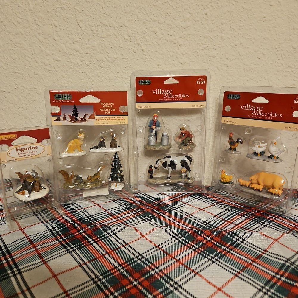 Lemax Assortment Of Mini Figurine Holiday Village Accessories